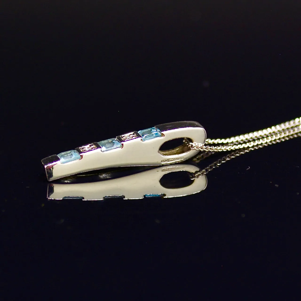 9CT White Gold Sky Blue Topaz & Diamond Pendant & Necklace