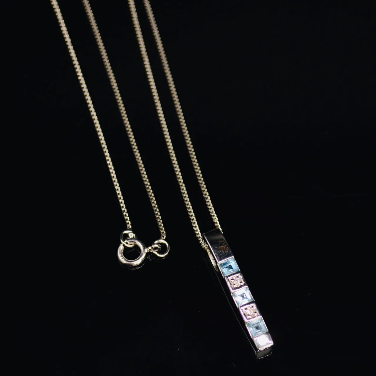 9CT White Gold Sky Blue Topaz & Diamond Pendant & Necklace