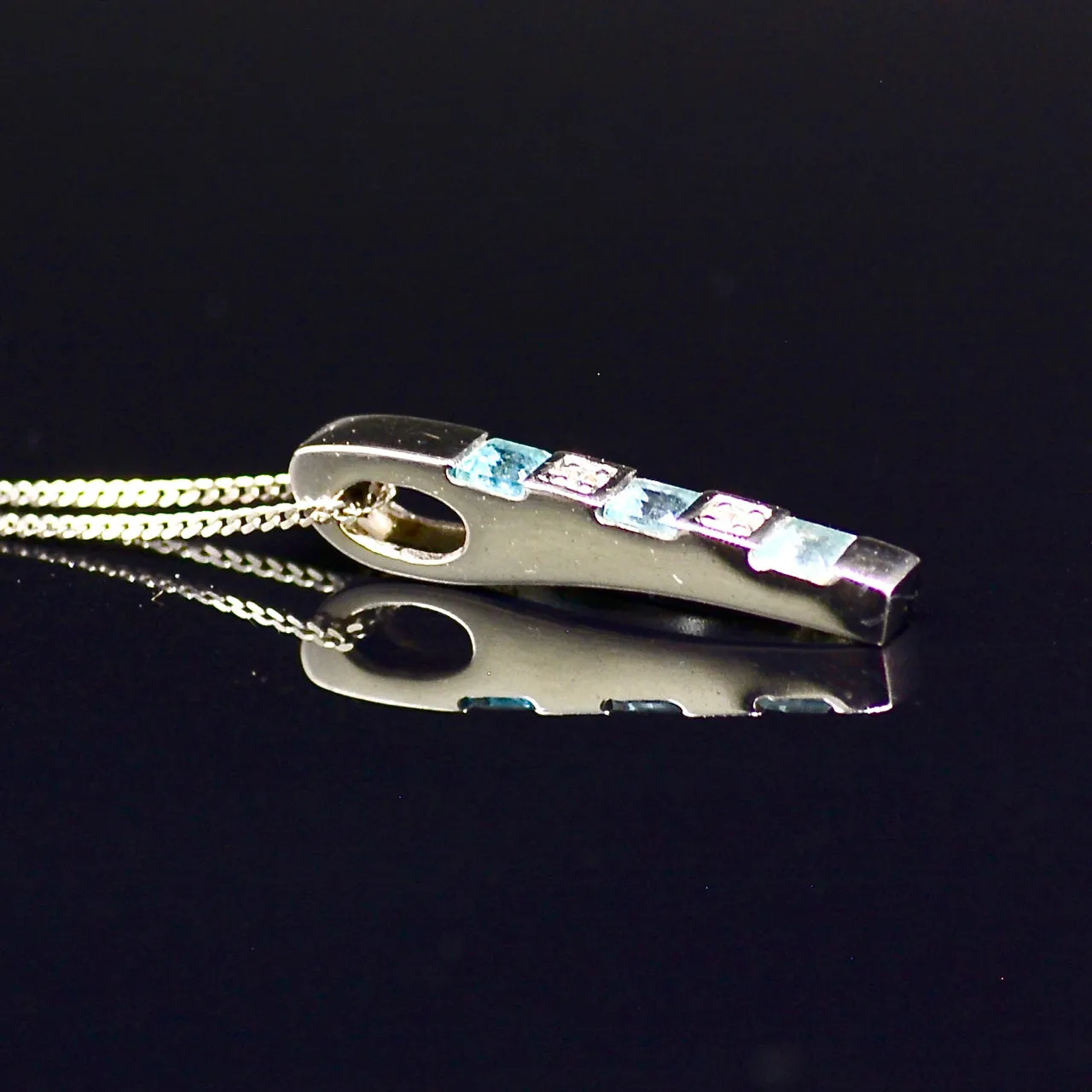 9CT White Gold Sky Blue Topaz & Diamond Pendant & Necklace