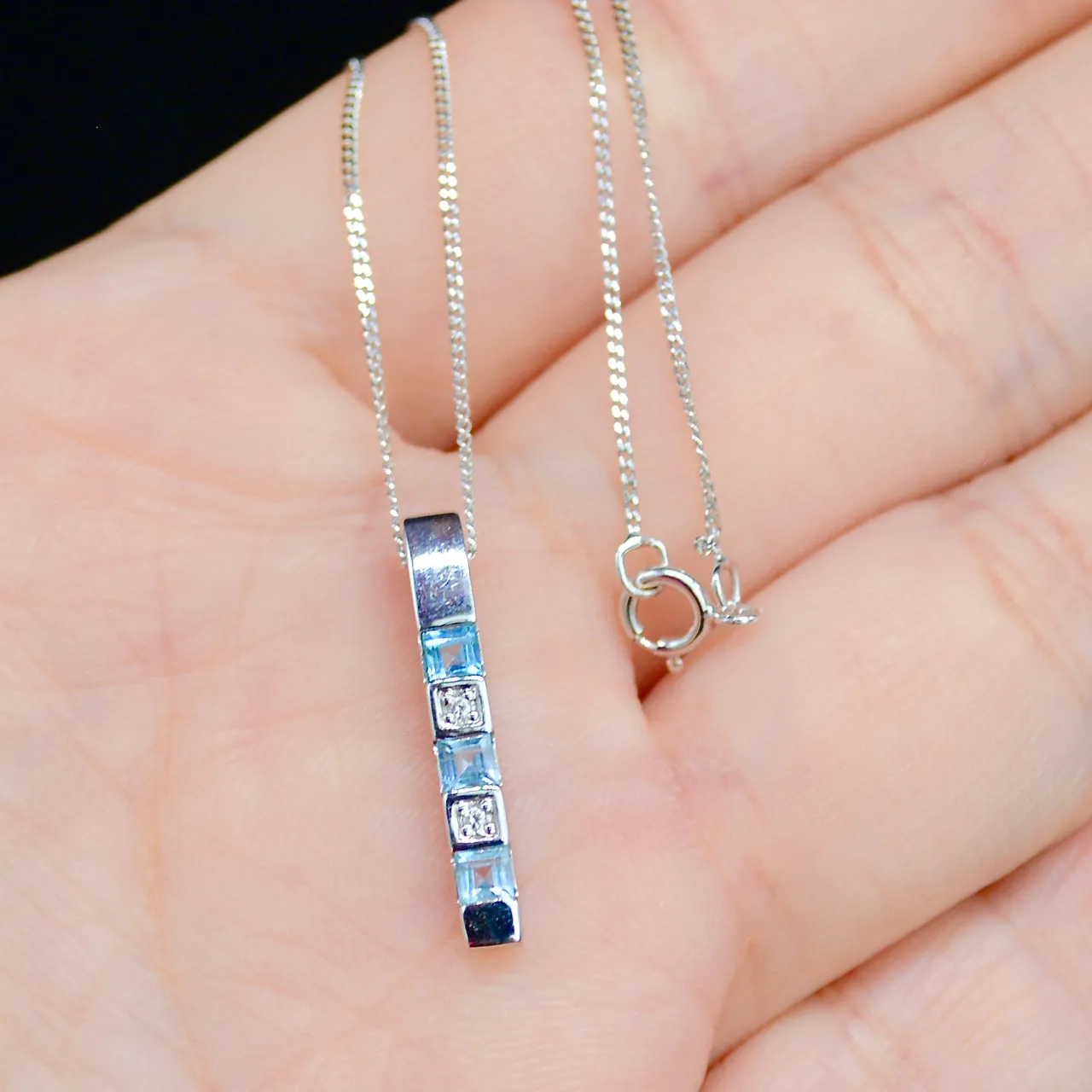 9CT White Gold Sky Blue Topaz & Diamond Pendant & Necklace
