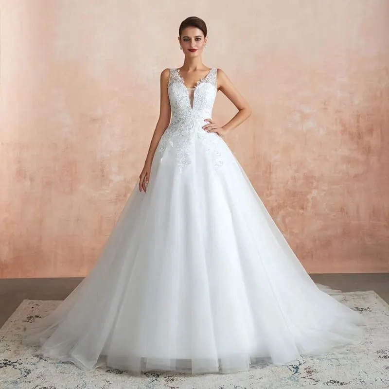 Exquisite Appliques Tulle A-line Wedding Dress