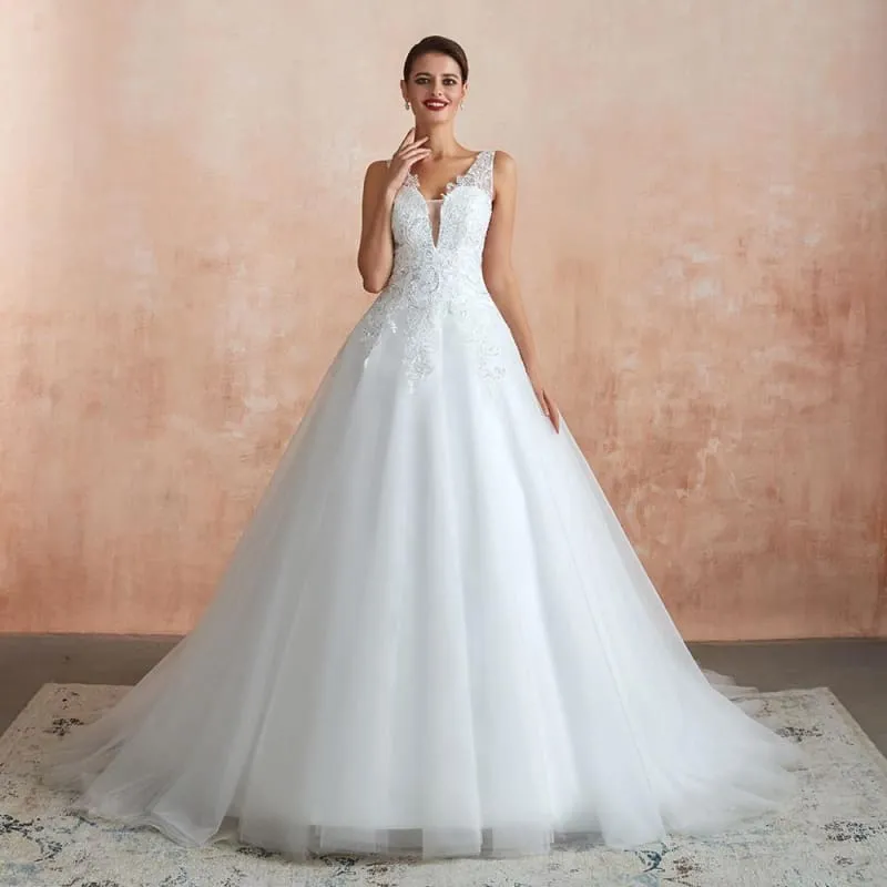 Exquisite Appliques Tulle A-line Wedding Dress