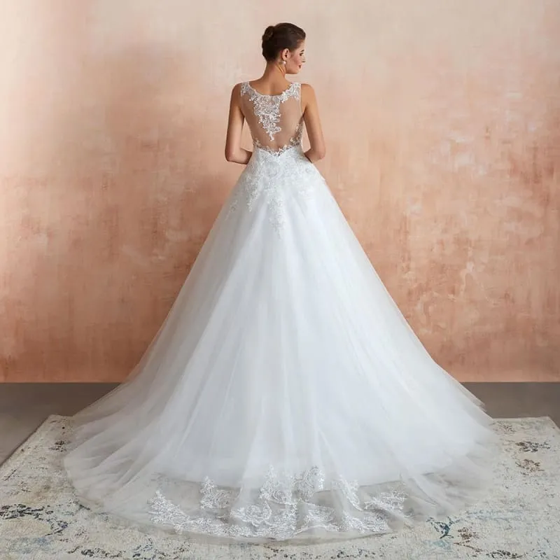 Exquisite Appliques Tulle A-line Wedding Dress