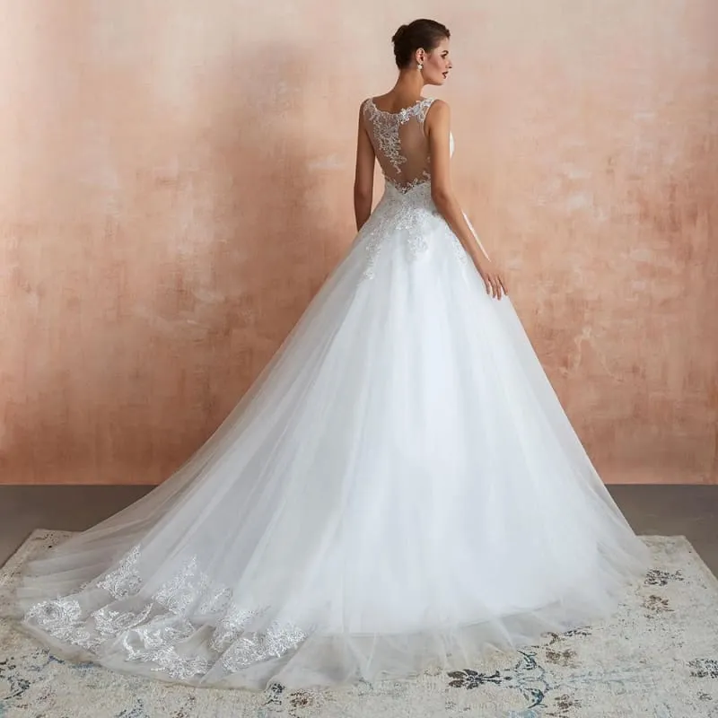 Exquisite Appliques Tulle A-line Wedding Dress