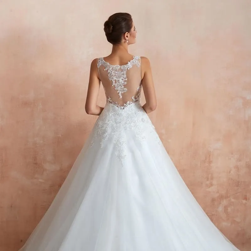 Exquisite Appliques Tulle A-line Wedding Dress