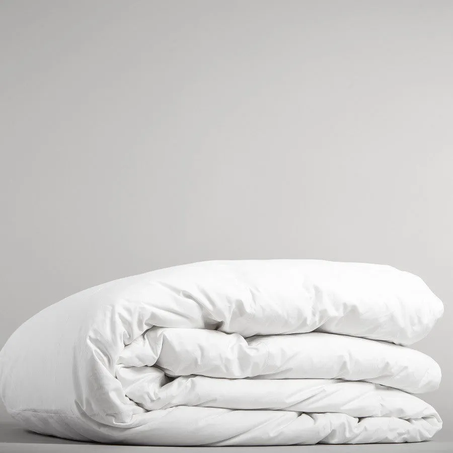 Exquisite Hotel Collection Basic Down Comforter / Twin Size