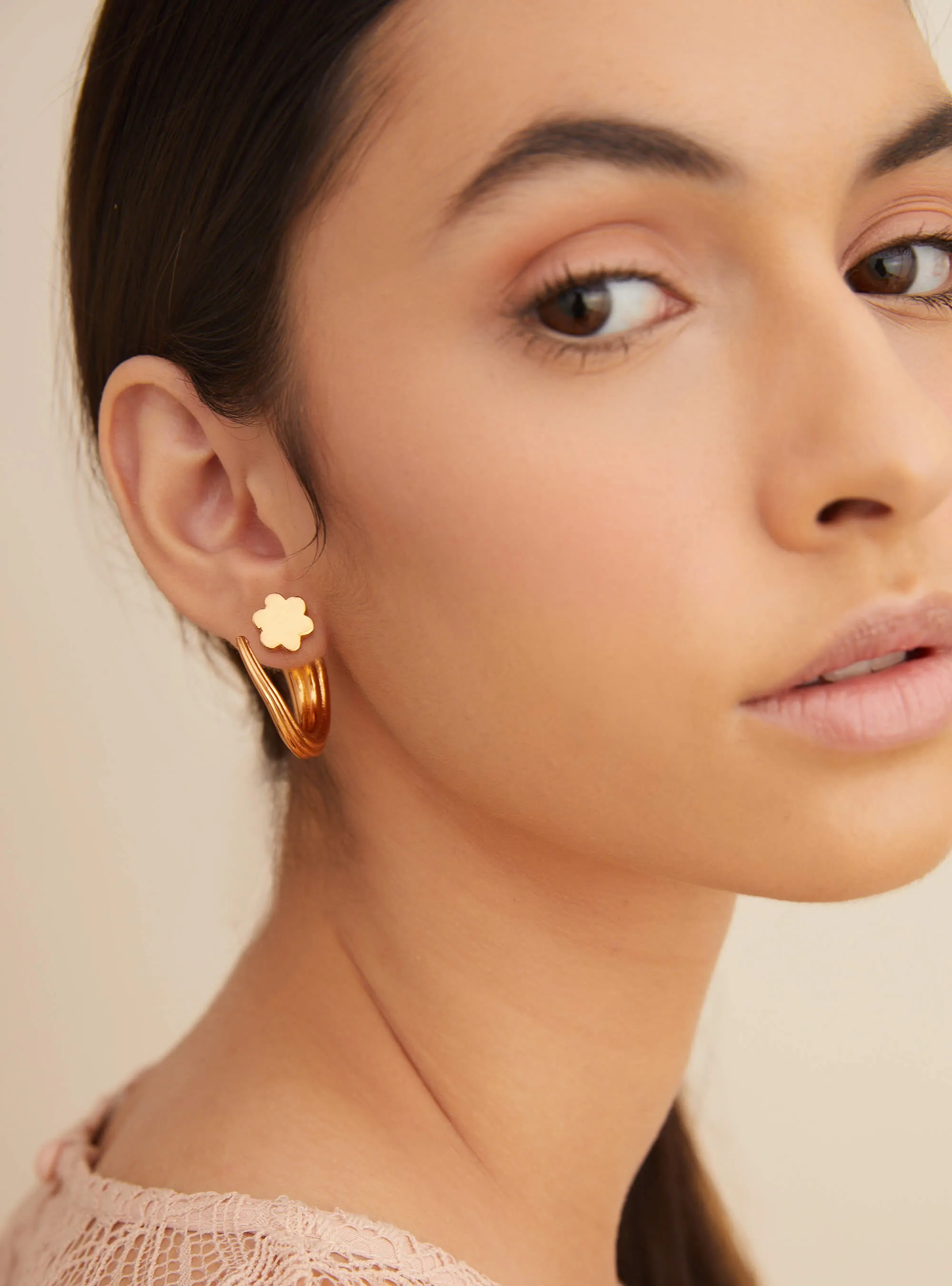 Janhvi Kapoor In OH Poppi Tuscon Hoop Earrings