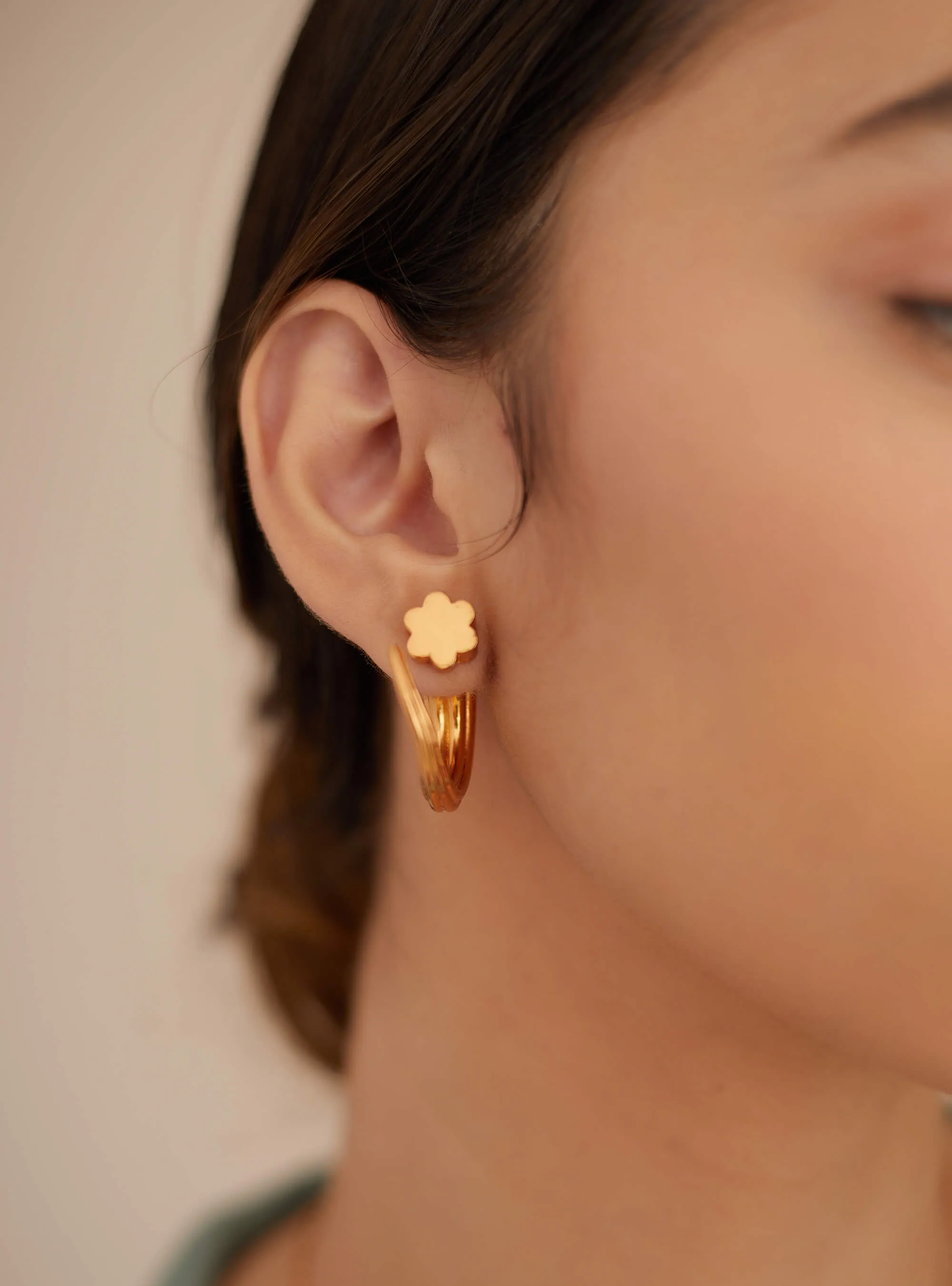 Janhvi Kapoor In OH Poppi Tuscon Hoop Earrings