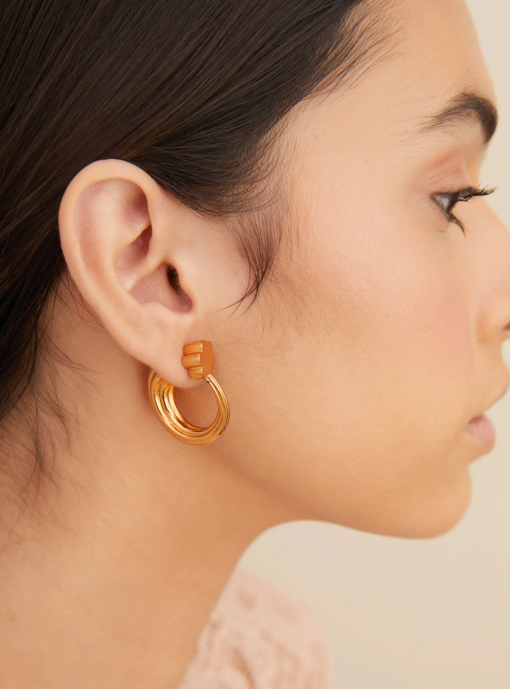Janhvi Kapoor In OH Poppi Tuscon Hoop Earrings