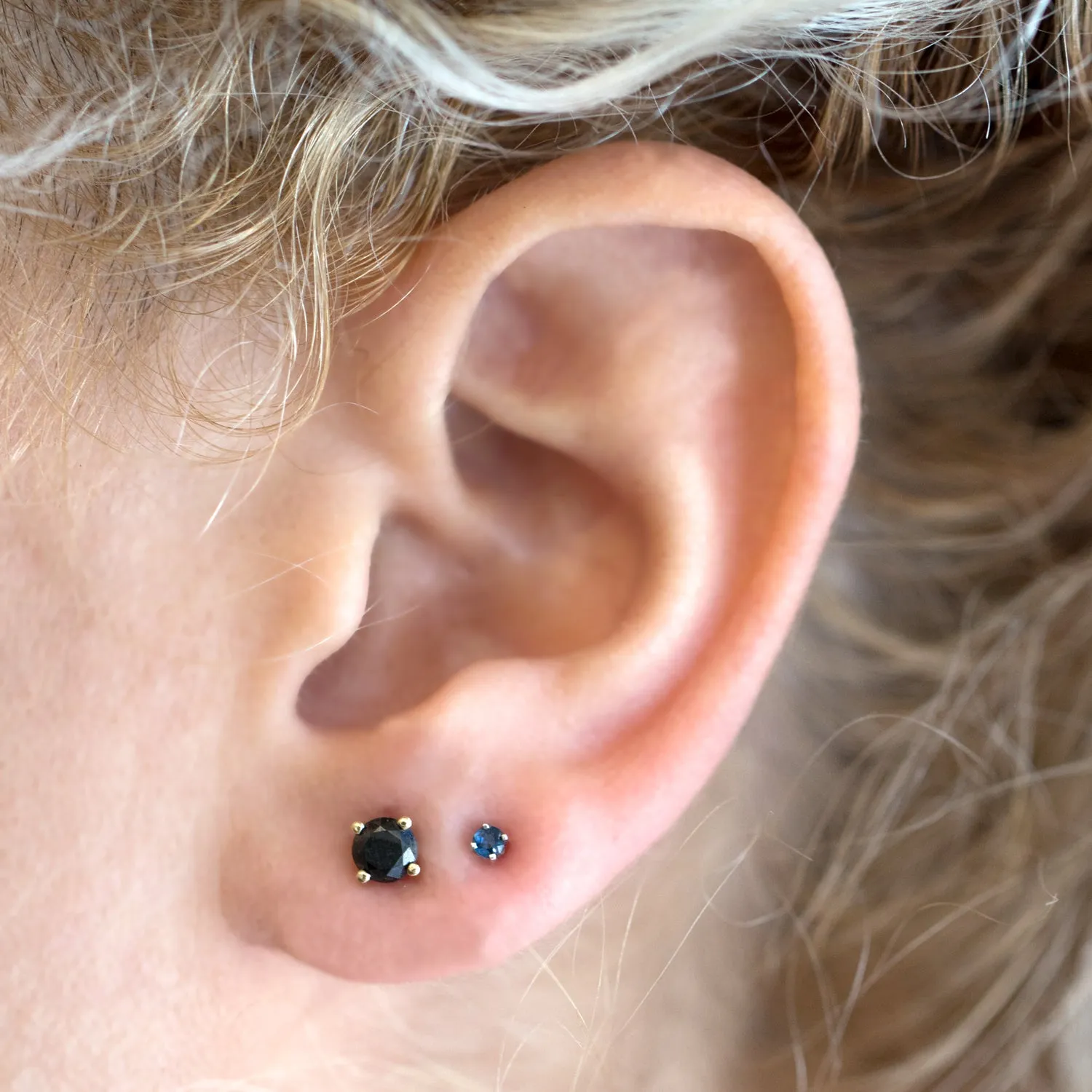 Martina Gold Earring 2mm Sapphire